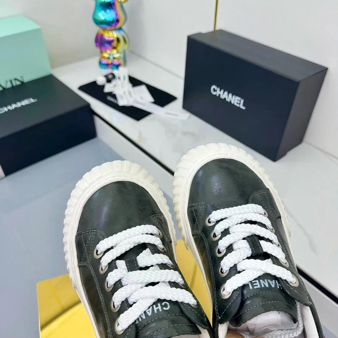 👟👟Ex-factory price 640👟👟 Chanel bread shoes ~ original calfskin panda shoes Chanel 25C latest hot style panda black and white sports shoes casual sneakers Xiaoxiang hot item classic black and white panda color coco girls must pay Fabric: original custom mixed sheepskin lining: original imported breathable mesh lining outsole: Original molded rubber + TPU combination Size: Women's 35-41
